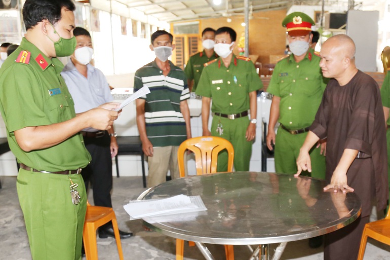 Bắt người đàn ông nhận nuôi nhiều trẻ rồi đánh đập gây thương tích