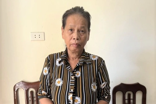 Con bị bắt khi tiêu tiền giả, mẹ phá két đem 2 tỷ tiền giả ra mộ giấu
