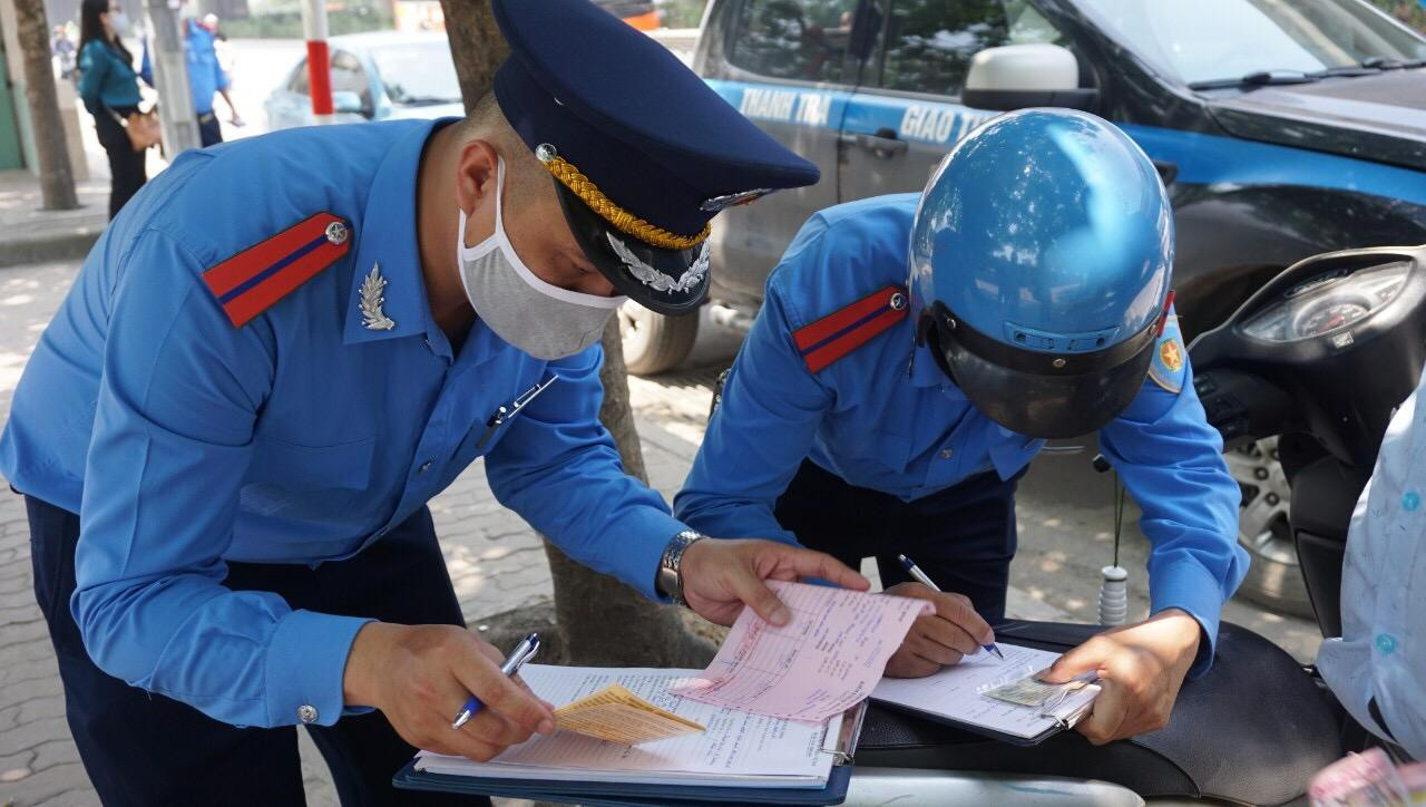Khó khăn việc xử lý xe quá tải khi thanh tra giao thông bỏ quyền dừng xe