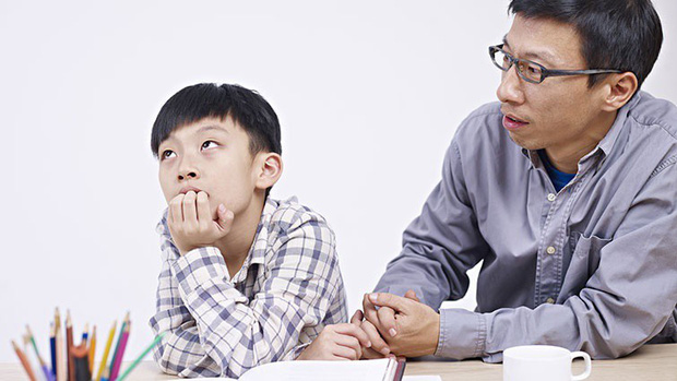 Trẻ ám ảnh suốt đời khi bố mẹ làm 7 điều này trước mặt