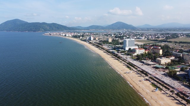 Trả lại bãi biển đẹp cho Thiên Cầm