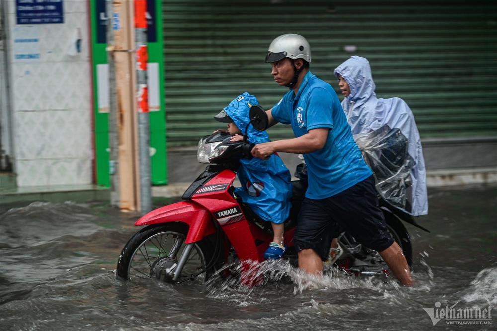 Dự báo thời tiết 16/5/2024: Hà Nội mưa to và giông, TP.HCM hạ nhiệt