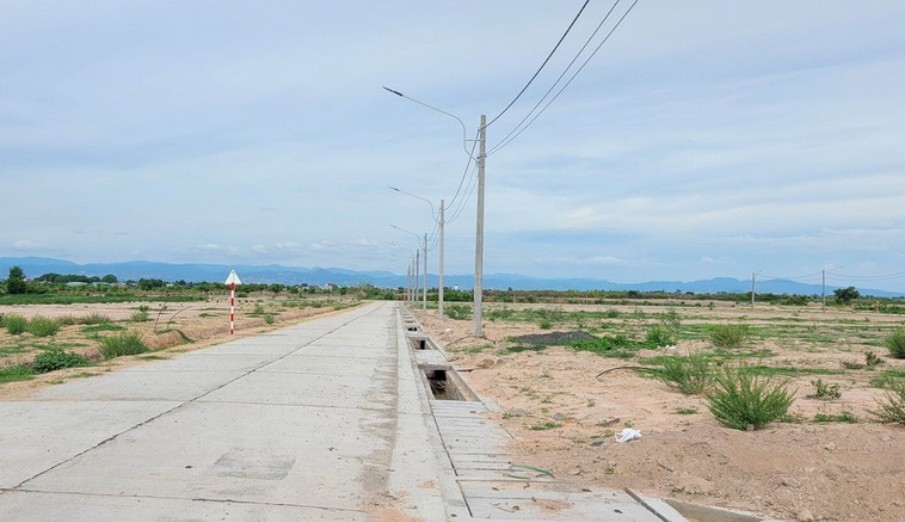 Thiếu vốn di dời, hàng chục hộ dân “mắc kẹt” tại khu vực thiên tai