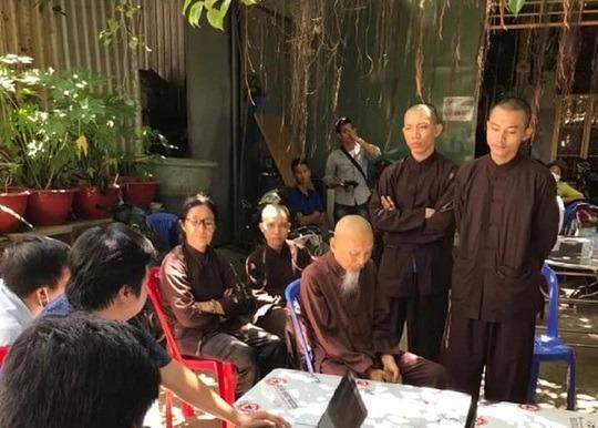 1 bị can ở Tịnh thất Bồng Lai đã chết thì vụ án sẽ giải quyết ra sao?