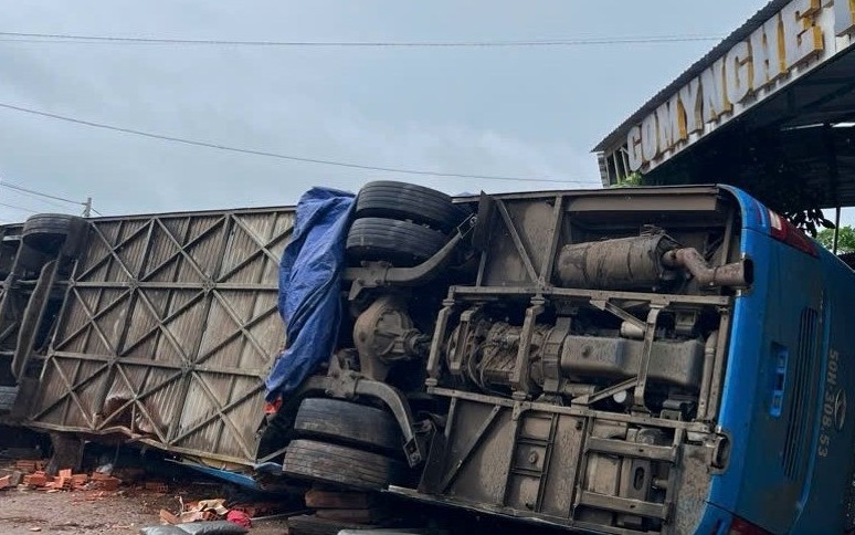 Xác định danh tính 4 nạn nhân tử vong trong vụ lật xe khách ở Đắk Lắk