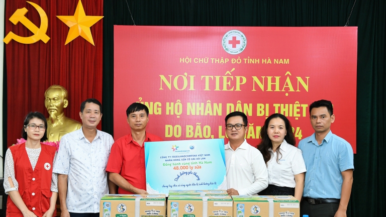 Những chuyến xe chở đầy dinh dưỡng yêu thương hỗ trợ người dân vùng lũ
