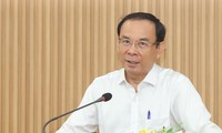 Chủ tịch TPHCM chỉ đạo khẩn về quản lý cán bộ, công chức đi nước ngoài